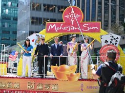Miss Chinese Beauty Pageant appear at the 5th Asian Pacific Traditional Cultural Parade. Photo by Andy Yuen