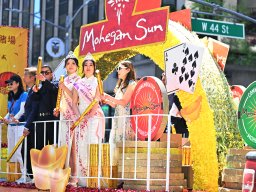 Miss Chinese Beauty Pageant appear at the 5th Asian Pacific Traditional Cultural Parade. Photo by Andy Yuen