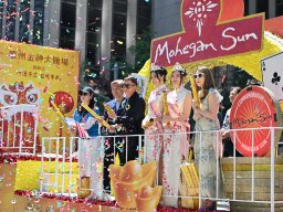 Miss Chinese Beauty Pageant appear at the 5th Asian Pacific Traditional Cultural Parade. Photo by Andy Yuen