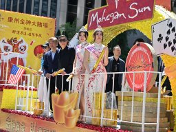 Miss Chinese Beauty Pageant appear at the 5th Asian Pacific Traditional Cultural Parade. Photo by Andy Yuen
