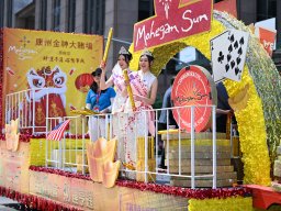 Miss Chinese Beauty Pageant appear at the 5th Asian Pacific Traditional Cultural Parade. Photo by Andy Yuen