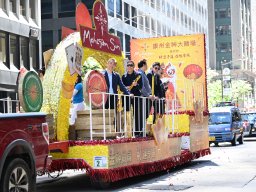 Miss Chinese Beauty Pageant appear at the 5th Asian Pacific Traditional Cultural Parade. Photo by Andy Yuen