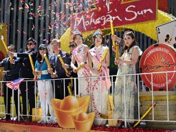 Miss Chinese Beauty Pageant appear at the 5th Asian Pacific Traditional Cultural Parade. Photo by Andy Yuen