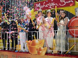 Miss Chinese Beauty Pageant appear at the 5th Asian Pacific Traditional Cultural Parade. Photo by Andy Yuen