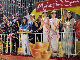 Miss Chinese Beauty Pageant appear at the 5th Asian Pacific Traditional Cultural Parade. Photo by Andy Yuen