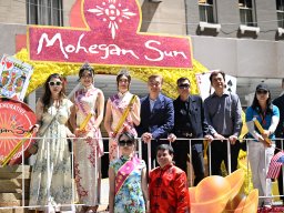Miss Chinese Beauty Pageant appear at the 5th Asian Pacific Traditional Cultural Parade. Photo by Andy Yuen