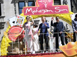 Miss Chinese Beauty Pageant appear at the 5th Asian Pacific Traditional Cultural Parade. Photo by Andy Yuen