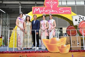Miss Chinese Beauty Pageant appear at the 5th Asian Pacific Traditional Cultural Parade Photo by Andy Yuen