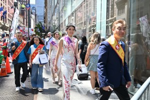 Miss Chinese Beauty Pageant appear at the 5th Asian Pacific Traditional Cultural Parade Photo by Andy Yuen