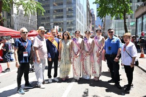 Miss Chinese Beauty Pageant appear at the 5th Asian Pacific Traditional Cultural Parade Photo by Andy Yuen
