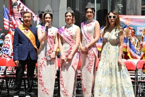 Miss Chinese Beauty Pageant appear at the 5th Asian Pacific Traditional Cultural Parade Photo by Andy Yuen