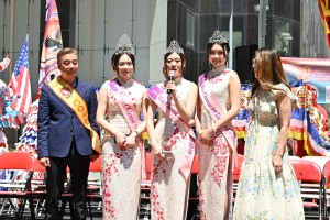 Miss Chinese Beauty Pageant appear at the 5th Asian Pacific Traditional Cultural Parade Photo by Andy Yuen