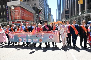 Miss Chinese Beauty Pageant appear at the 5th Asian Pacific Traditional Cultural Parade Photo by Andy Yuen