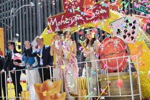 Miss Chinese Beauty Pageant appear at the 5th Asian Pacific Traditional Cultural Parade Photo by Andy Yuen
